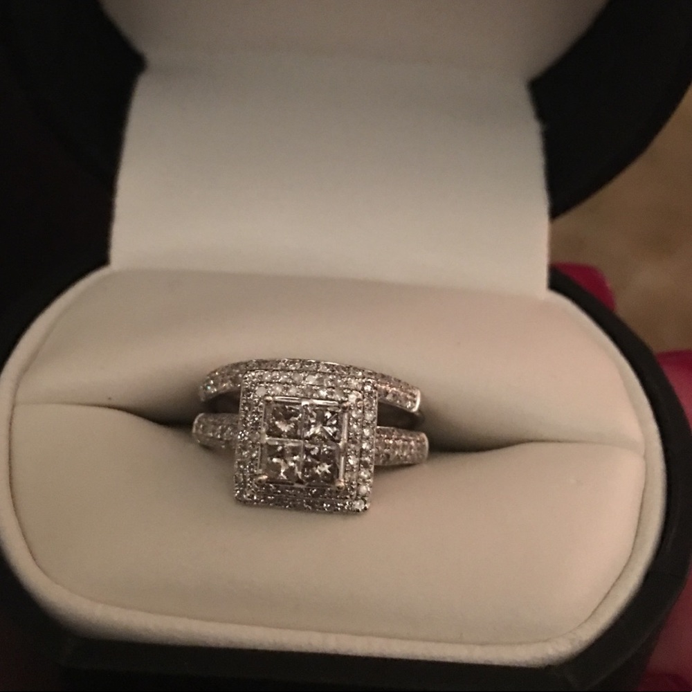 Diamond wedding band set